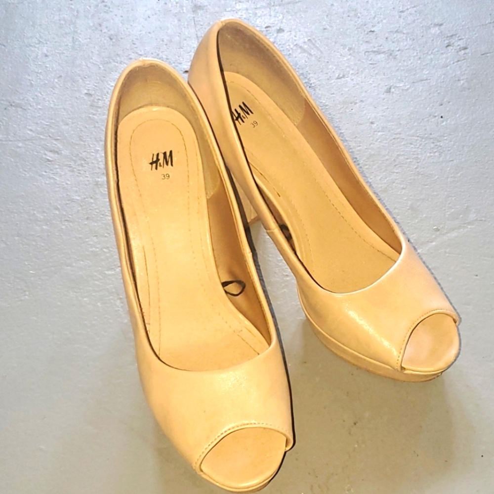 H&M pumps